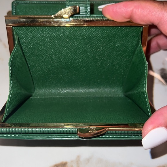 📣📣SOLD📣📣RARE LOUIS VUITTON Green Epi Leather French Purse - Picture 5 of 11